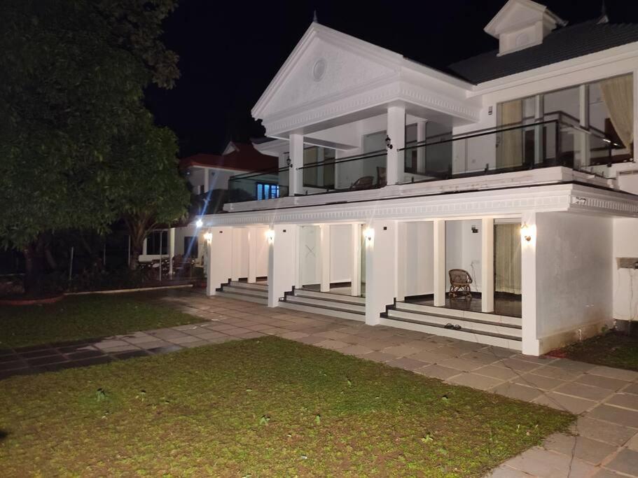 Riveria Portico - River Side 6 Bedroom Private Pool Bungalow North Paravur Екстериор снимка