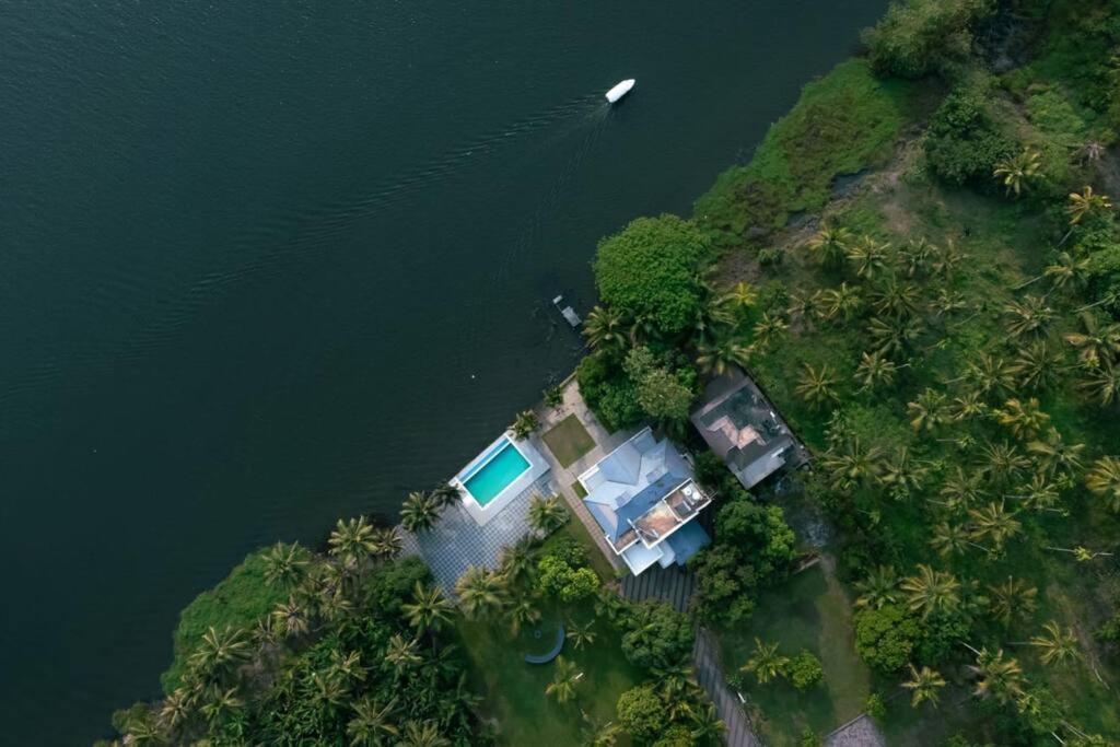 Riveria Portico - River Side 6 Bedroom Private Pool Bungalow North Paravur Екстериор снимка
