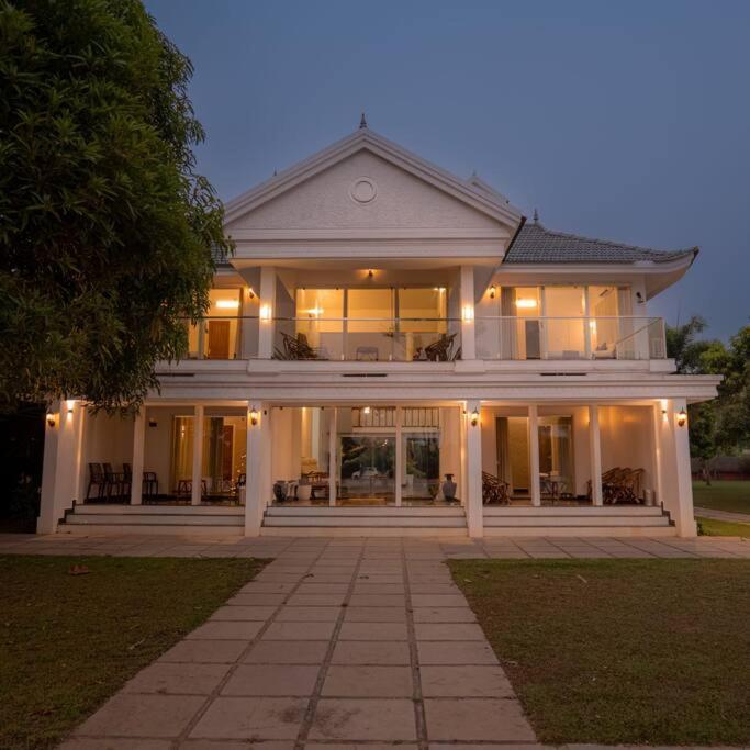 Riveria Portico - River Side 6 Bedroom Private Pool Bungalow North Paravur Екстериор снимка